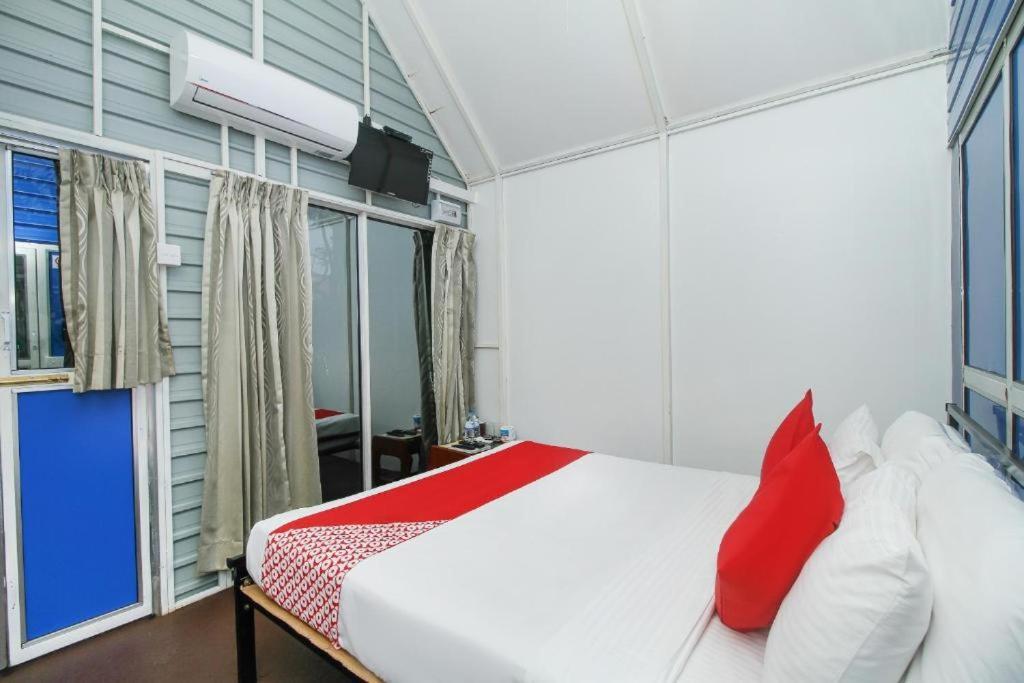 Airport A4 Transit Hub - Eco Chalets Katunayaka Buitenkant foto